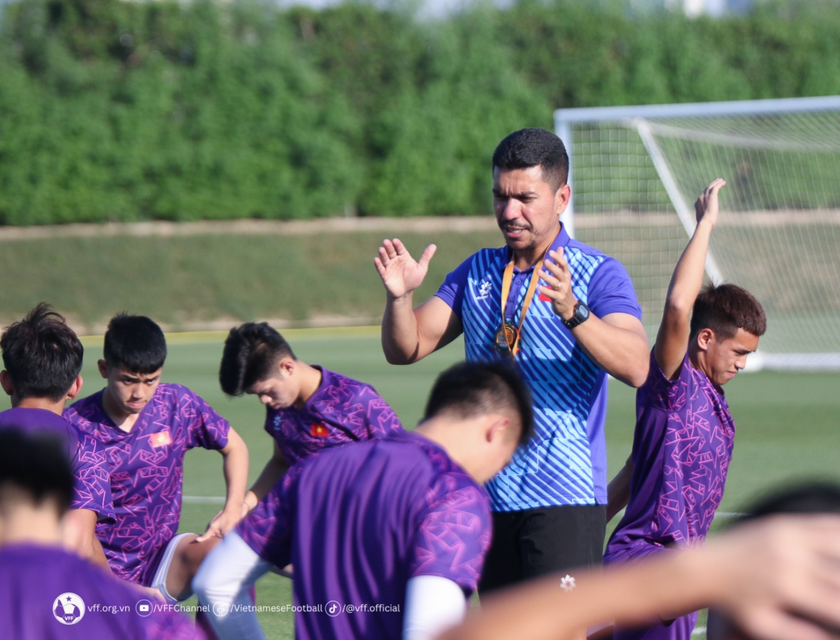 Đội tuyển U23 Việt Nam tập luyện chiều 18/4