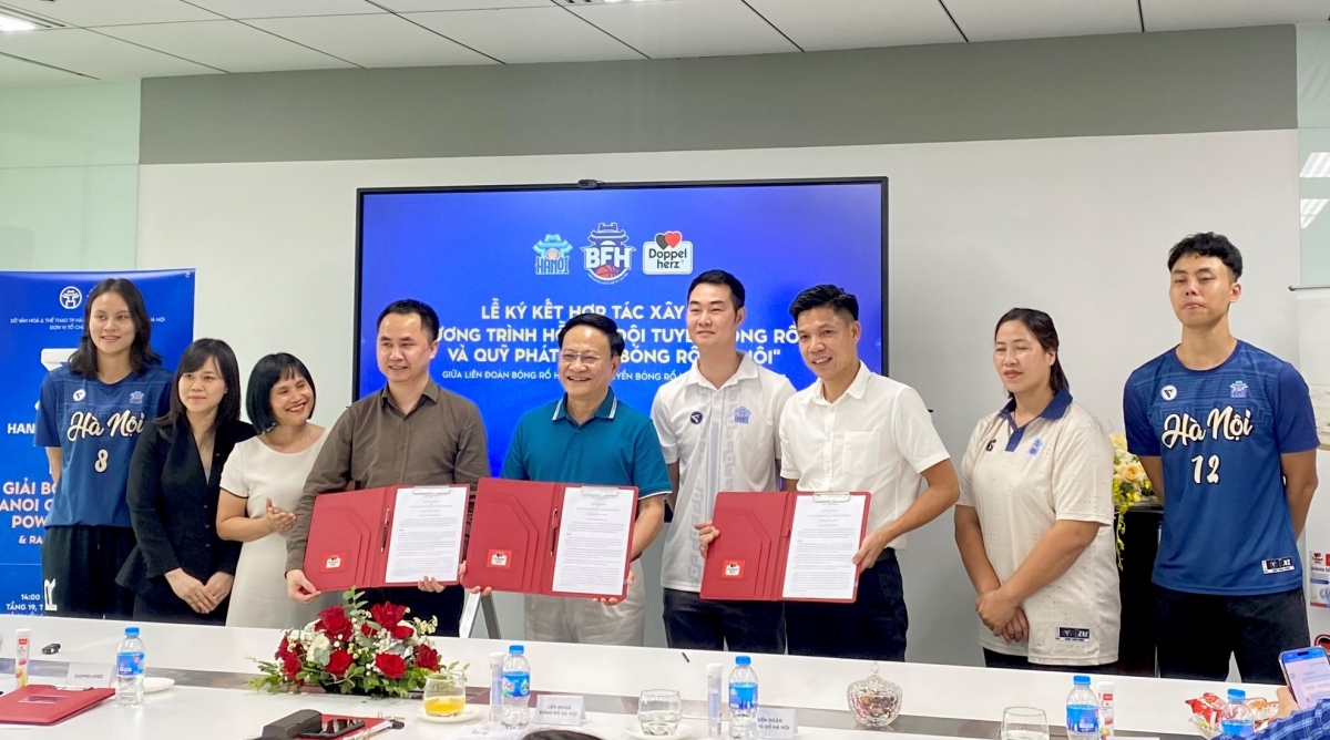 Lễ ký kết hợp tác xây dựng  “Chương trình hỗ trợ Đội tuyển Bóng rổ Hà Nội và Quỹ phát triển Bóng rổ Hà Nội”