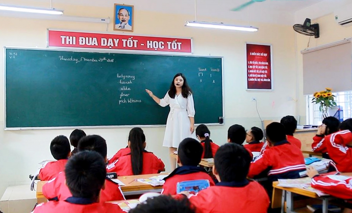 Theo Luật giáo dục 2019, giáo viên tiểu học, THCS và THPT phải có bằng cử nhân thuộc ngành đào tạo giáo viên trở lên.