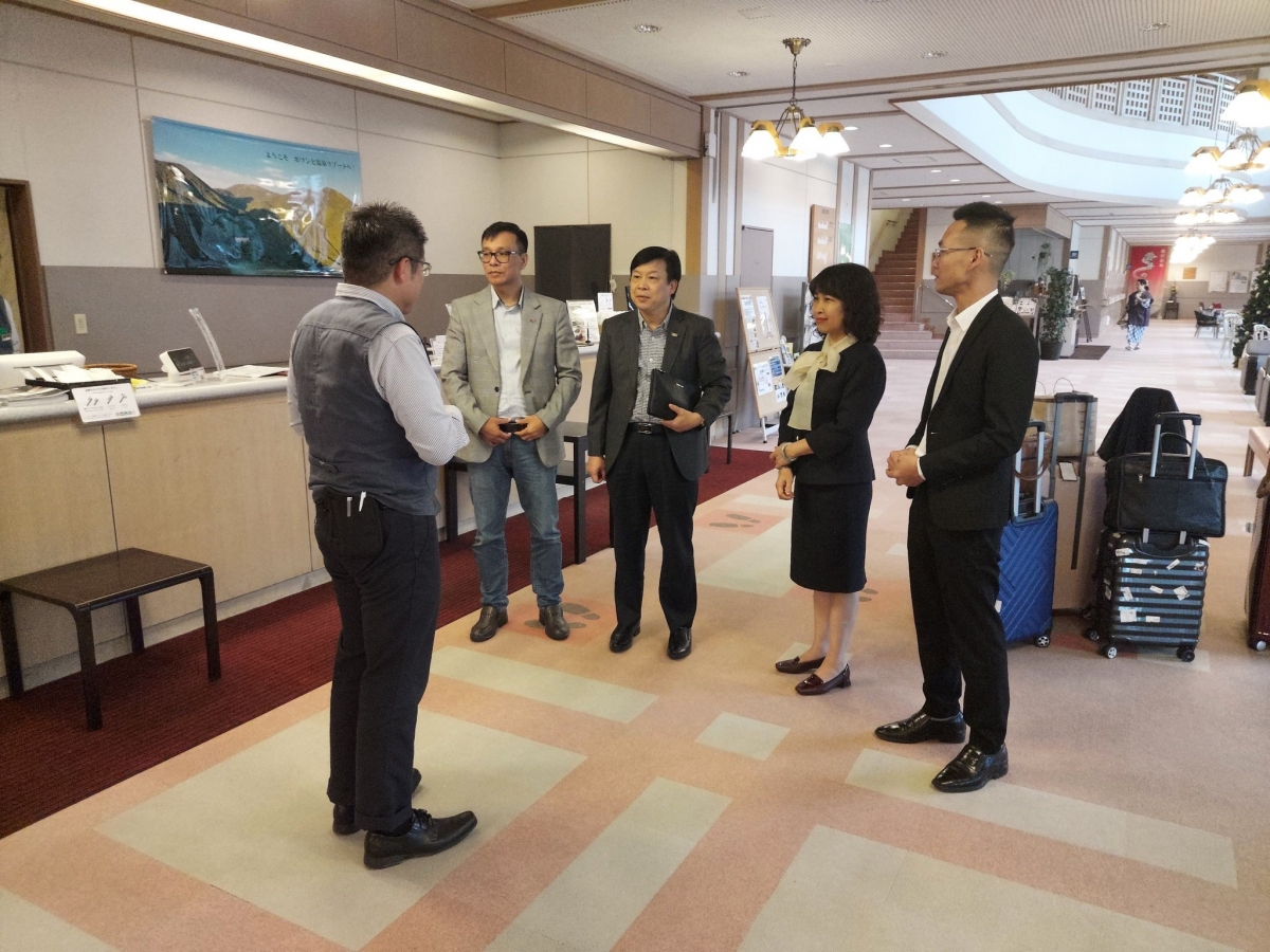 Đoàn công tác của Trường ĐH Thương mại trao đổi với đối tác Nhật