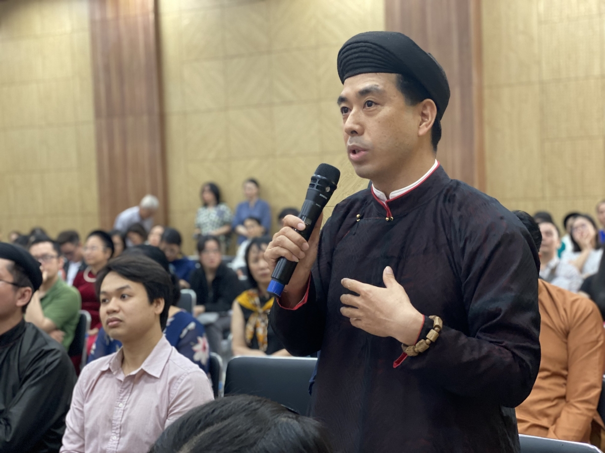 Khách dự tọa đàm đặt câu hỏi với diễn giả, nhà nghiên cứu âm nhạc Bùi Trọng Hiền.