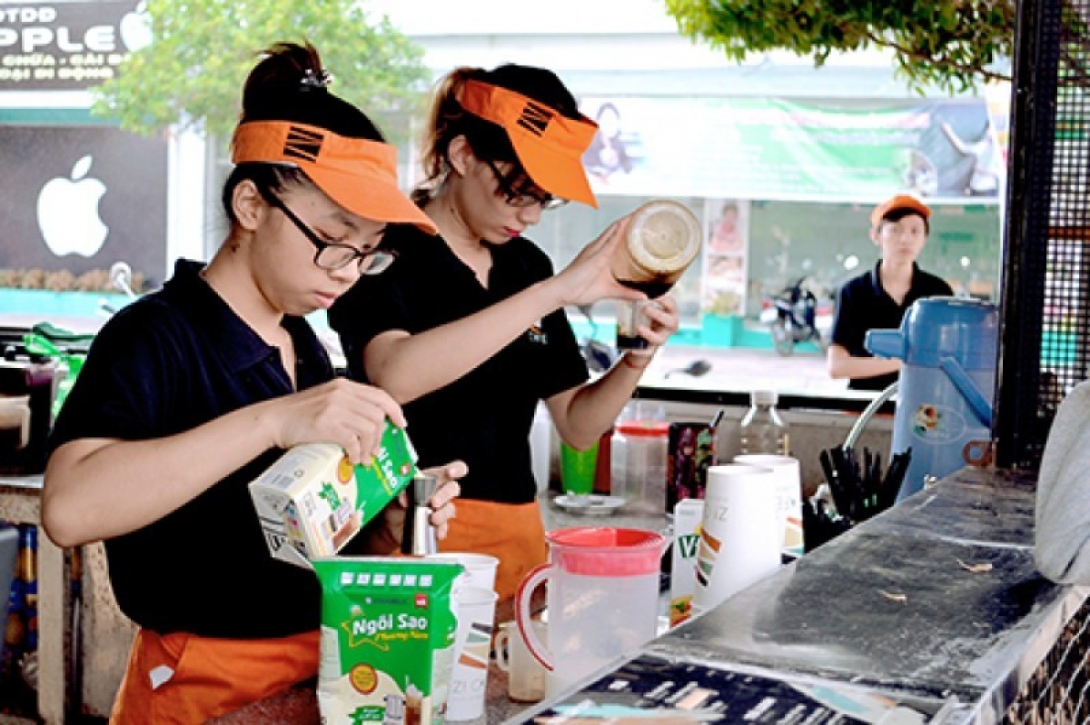 Đề xuất học sinh, sinh viên đủ tuổi lao động có thể làm thêm tuy nhiên không quá 20 giờ/tuần đang nhận được nhiều ý kiến trái chiều (Ảnh minh họa)