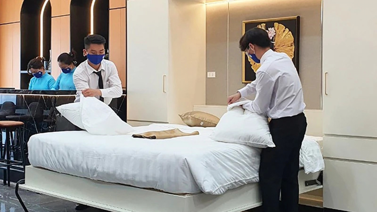 Sinh viên Trường ĐH Mở Hà Nội thực tập tại phòng thực hành nghiệp vụ khách sạn của trường