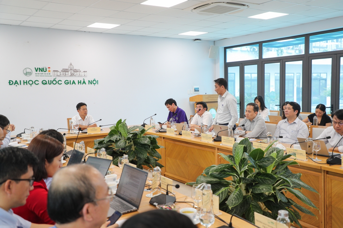 GSTS Chử Đức Trình - Hiệu trưởng Trường ĐH Công nghệ, ĐHQG Hà Nội phát biểu