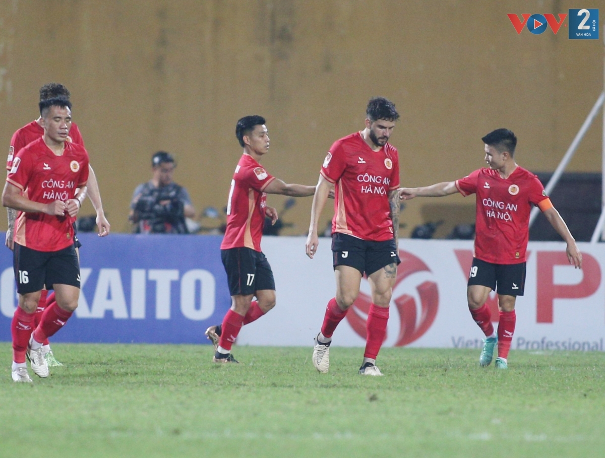 Văn Thanh lập công giúp đội chủ nhà khai thông thế bế tắc