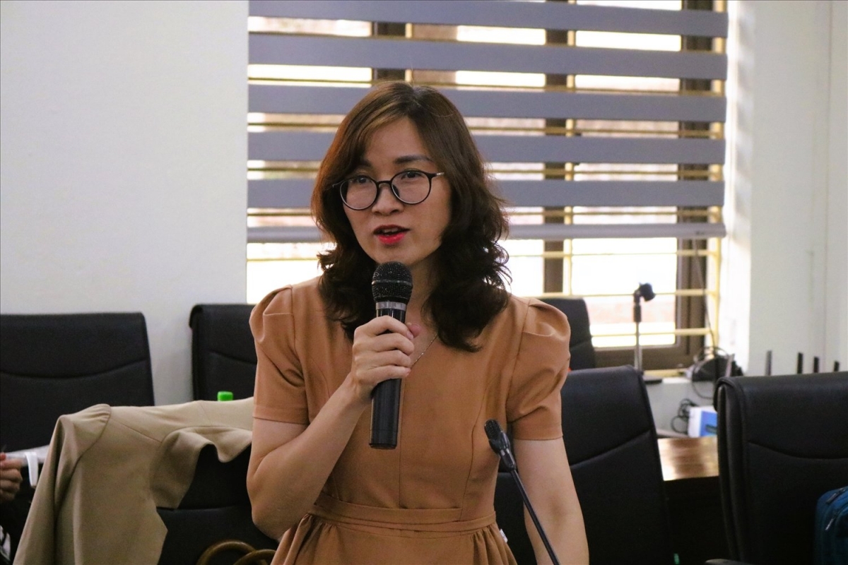 PGS.TS Hoàng Cẩm Giang, Trưởng bộ môn Nghệ thuật học, khoa Văn học, Ðại học Khoa học Xã hội và Nhân văn.