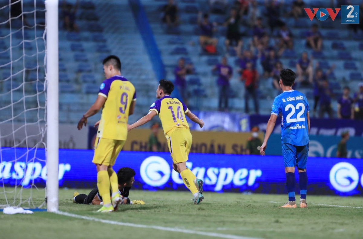 Hai Long tỏa sáng với cú đúp giúp Hà Nội FC khai thông thế bế tắc