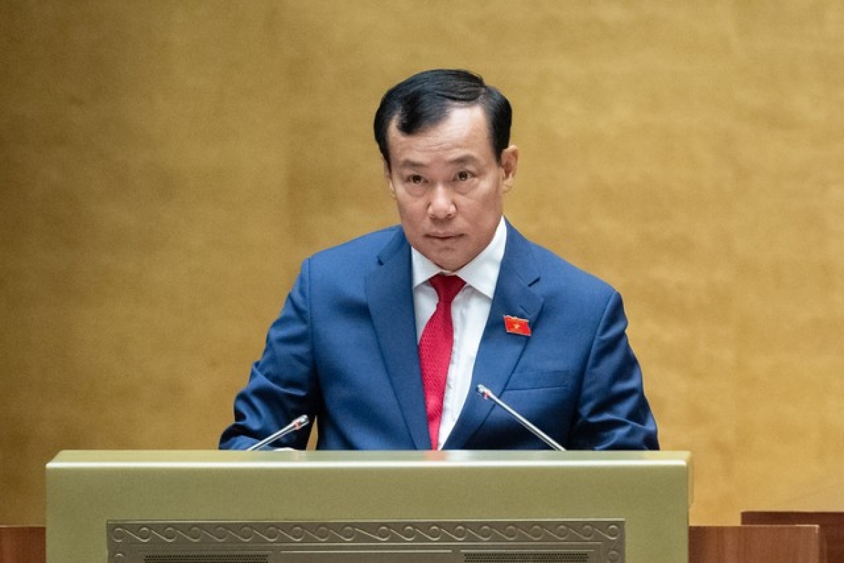 Chủ nhiệm Ủy ban Quốc phòng và An ninh của Quốc hội Lê Tấn Tới trình bày Báo cáo giải trình, tiếp thu, chỉnh lý dự thảo Luật Đường bộ.