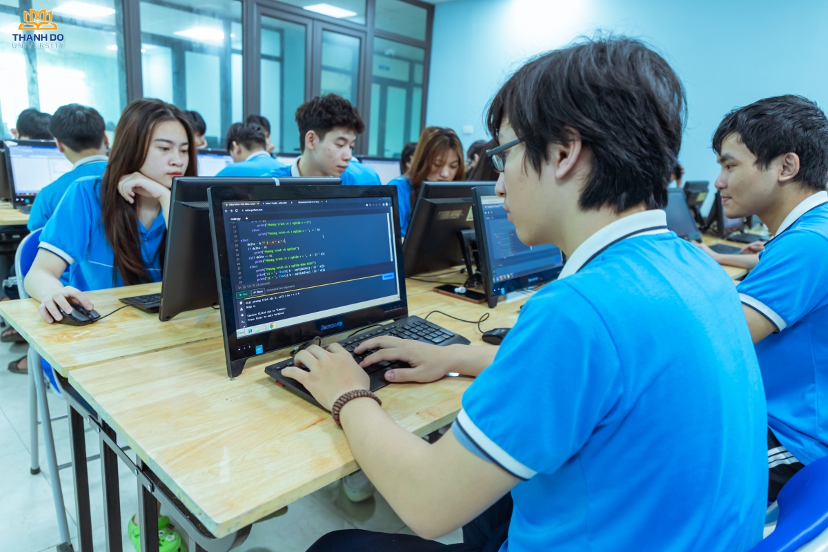 Trường Đại học Thành Đô đào tạo thực tiễn, trang bị kỹ năng nghề nghiệp vững vàng cho sinh viên