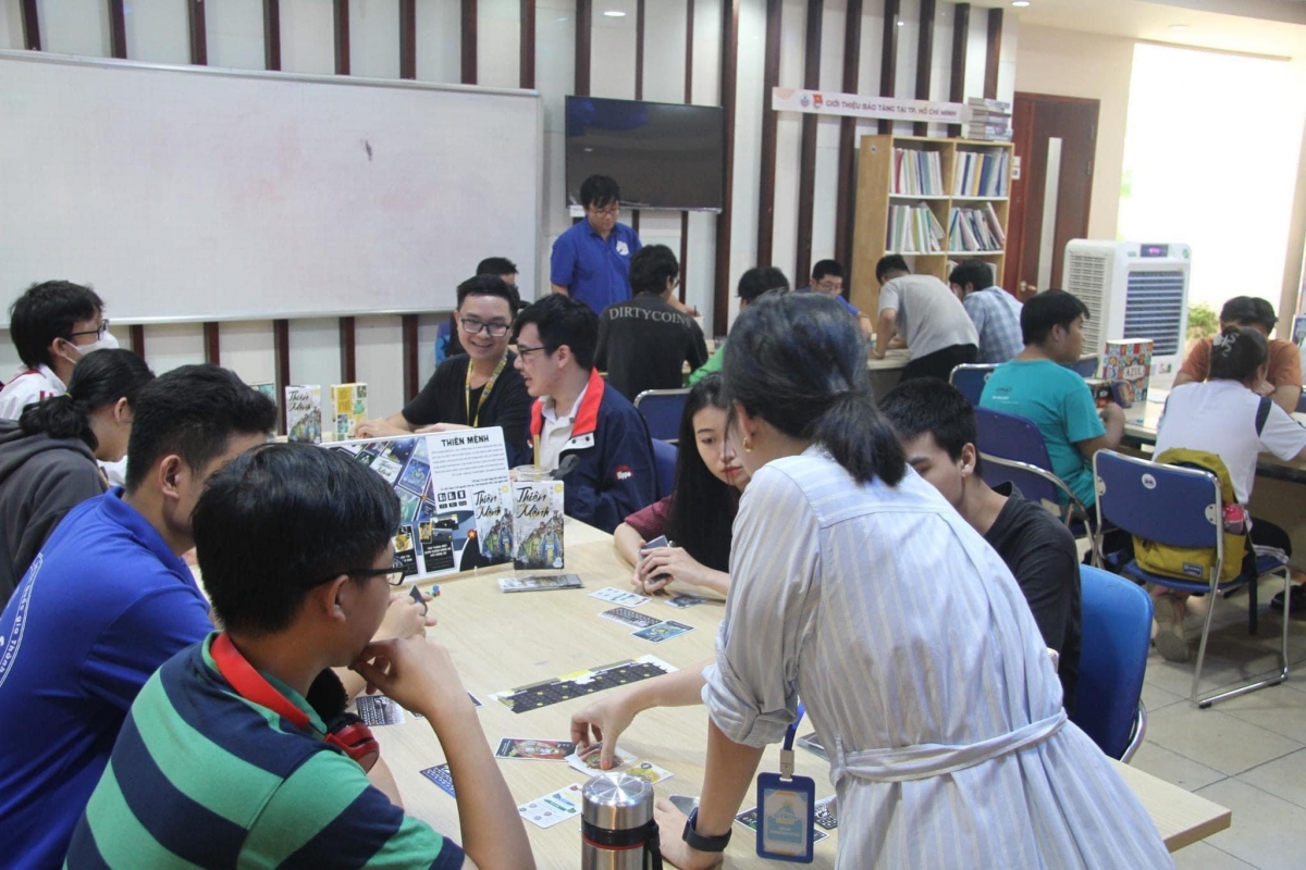 Cùng với sự tâm huyết của những nhà sáng tạo, người chơi, đặc biệt là thế hệ trẻ, cũng đang ngày càng hào hứng tiếp nhận những bộ board game do người Việt sáng tạo và mang đậm dấu ấn văn hóa Việt