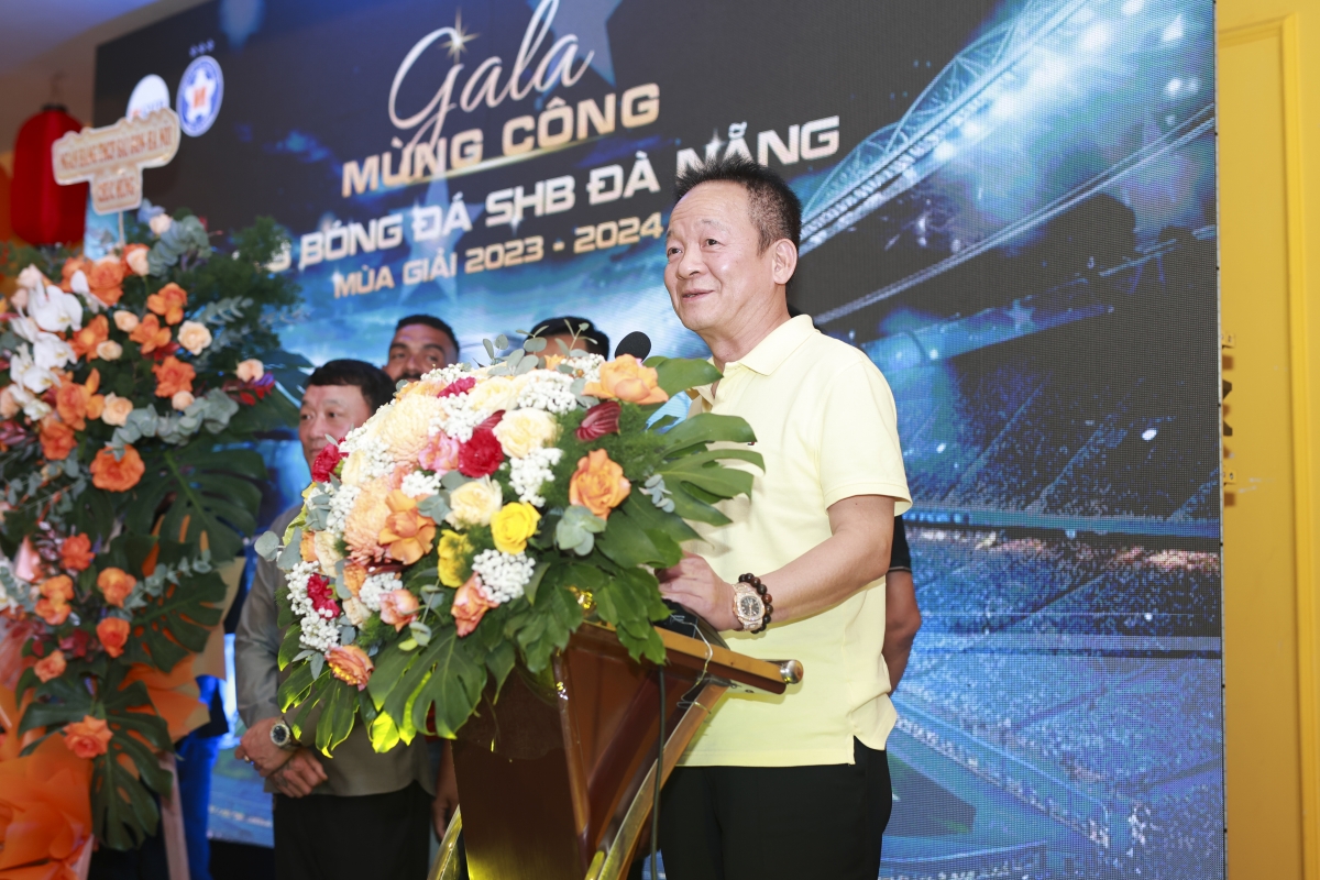 Ông Đỗ Quang Hiển - Chủ tịch HĐQT SHB bày tỏ niềm tự hào và đặt niềm tin vào những thành tích sắp tới của CLB
