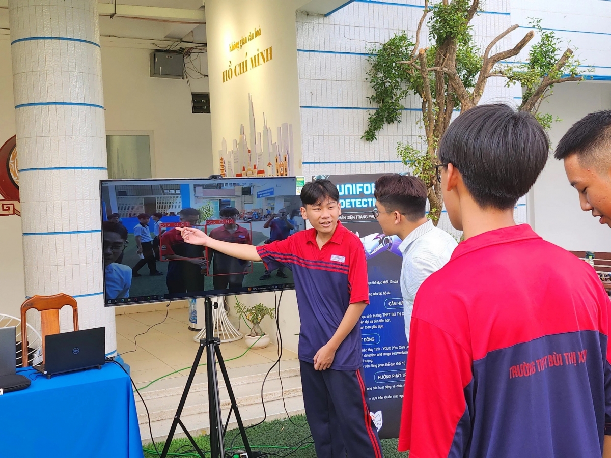 Phần mềm nhận dạng đồng phục thể dục của trường THPT Bùi Thị Xuân, TPHCM
