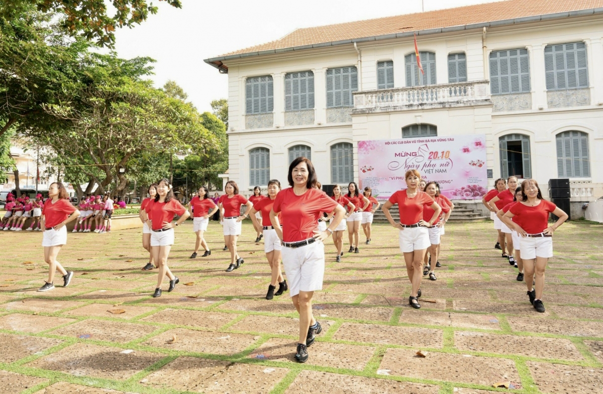Khuôn viên nhà văn hóa trở thành điểm hẹn yêu thích của các CLB văn hóa, thể thao