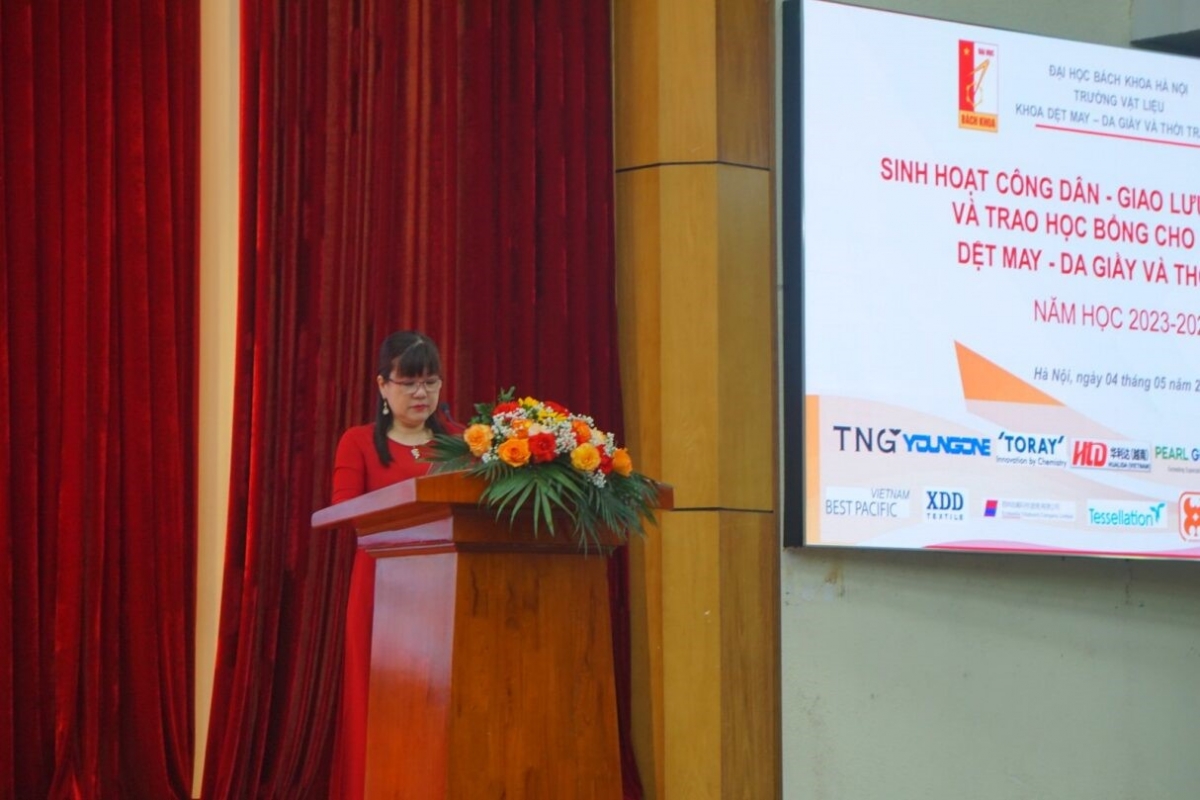 PGS. TS. Phan Thanh Thảo, Trưởng Khoa Dệt May - Da giầy và Thời trang Trường Vật Liệu ĐH Bách khoa Hà Nội phát biểu tại sự kiện.