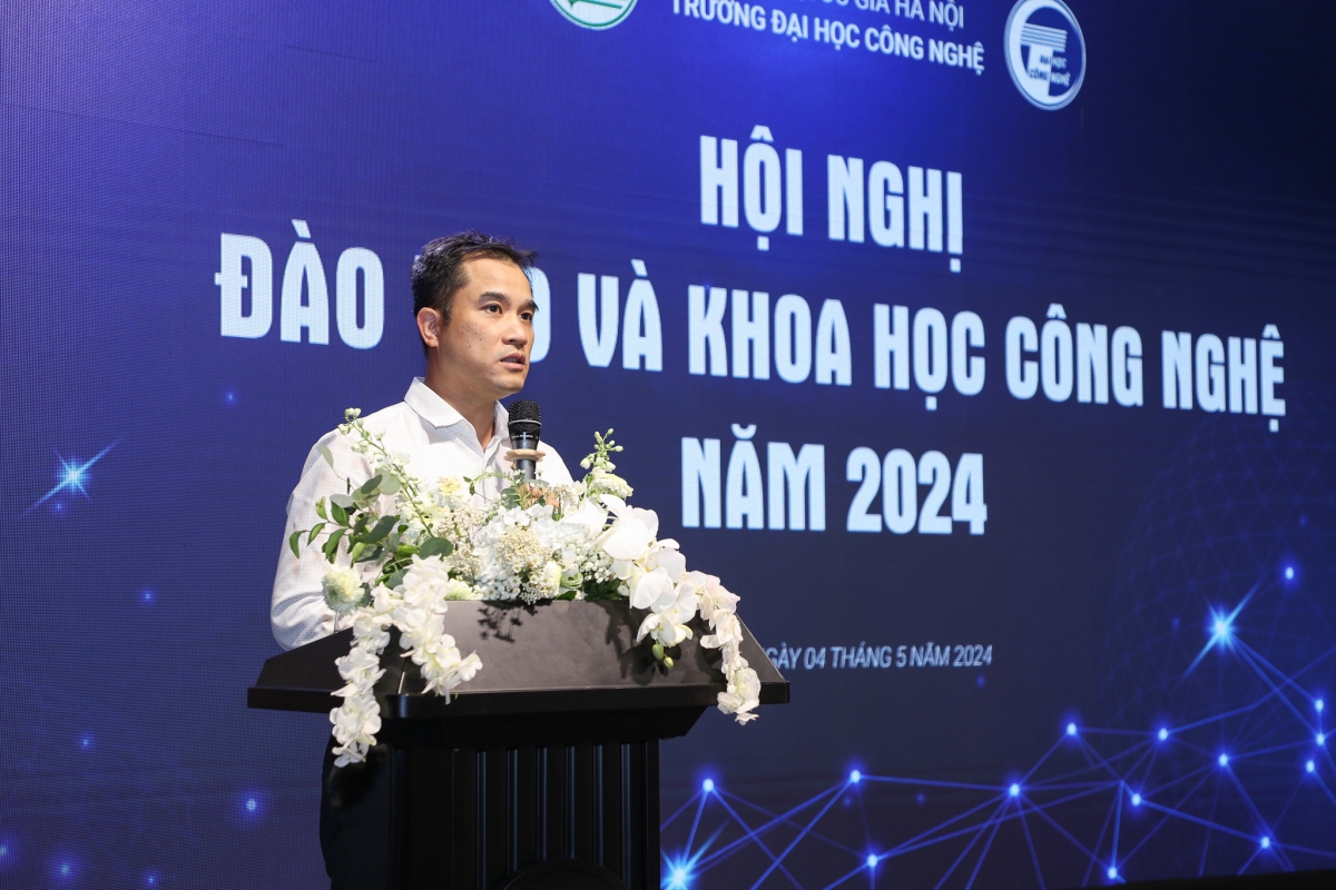 Phó Giám đốc ĐHQGHN Phạm Bảo Sơn phát biểu tại hội nghị