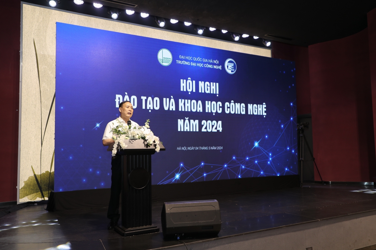Chủ tịch Hội đồng Trường ĐH Công nghệ, GS.TSKH Nguyễn Đình Đức phát biểu khai mạc Hội nghị 
 