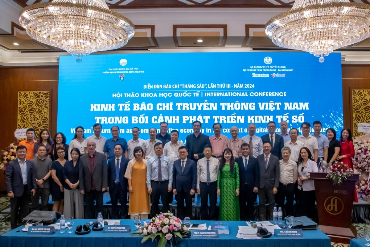 Các đại biểu tham dự Hội Thảo