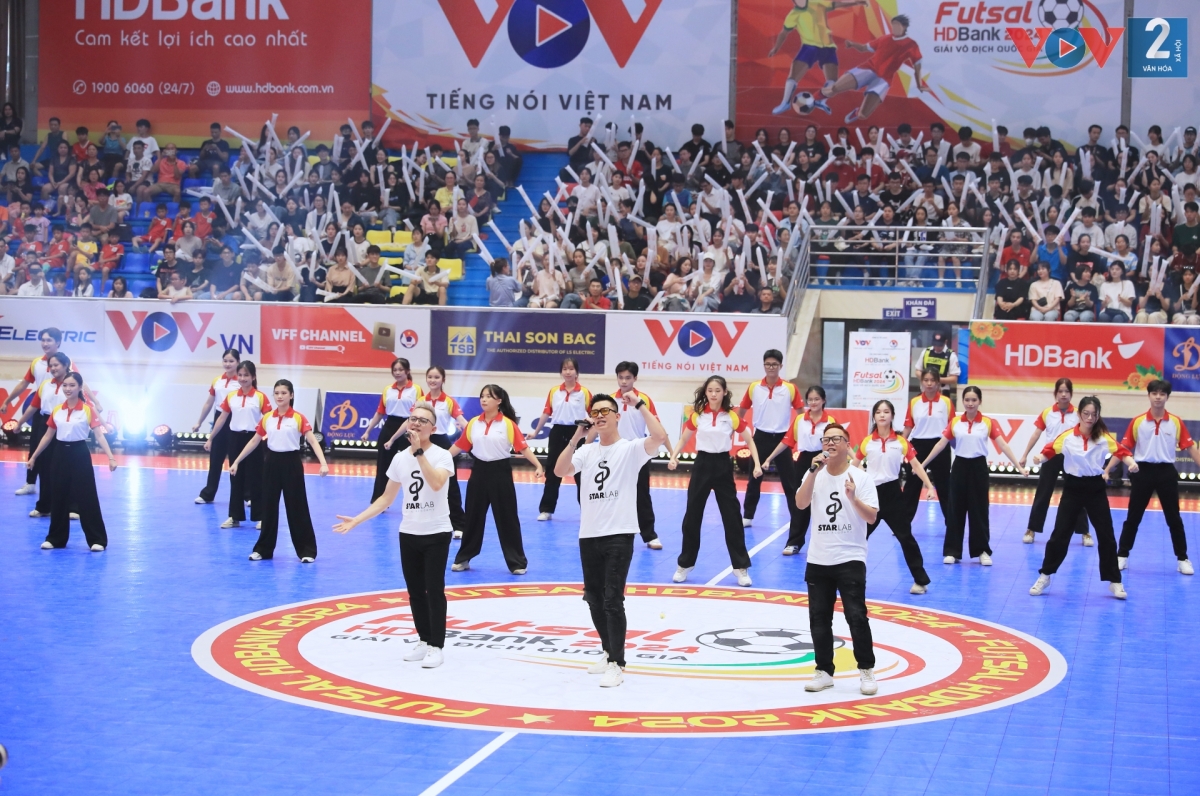 Những tiết mục nghệ thuật chào mừng sự trở lại của giải Futsal HDBank VĐQG 2024
