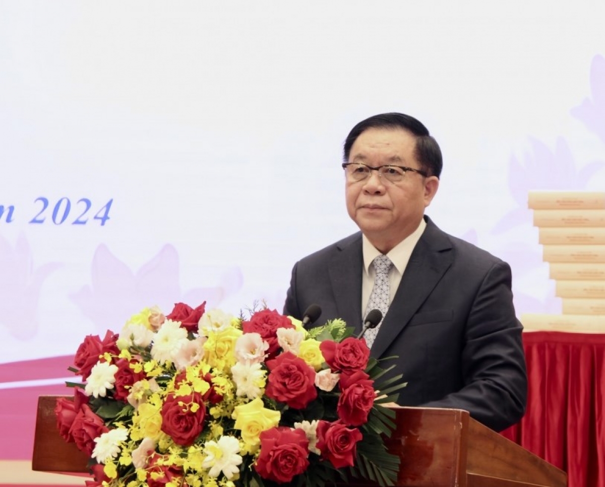 Trưởng ban Ban Tuyên giáo Trung ương đề nghị các cơ quan, ban ngành tích cực lan tỏa giá trị của cuốn sách "Xây dựng và phát triển nền văn hóa Việt Nam tiên tiến, đậm đà bản sắc dân tộc".