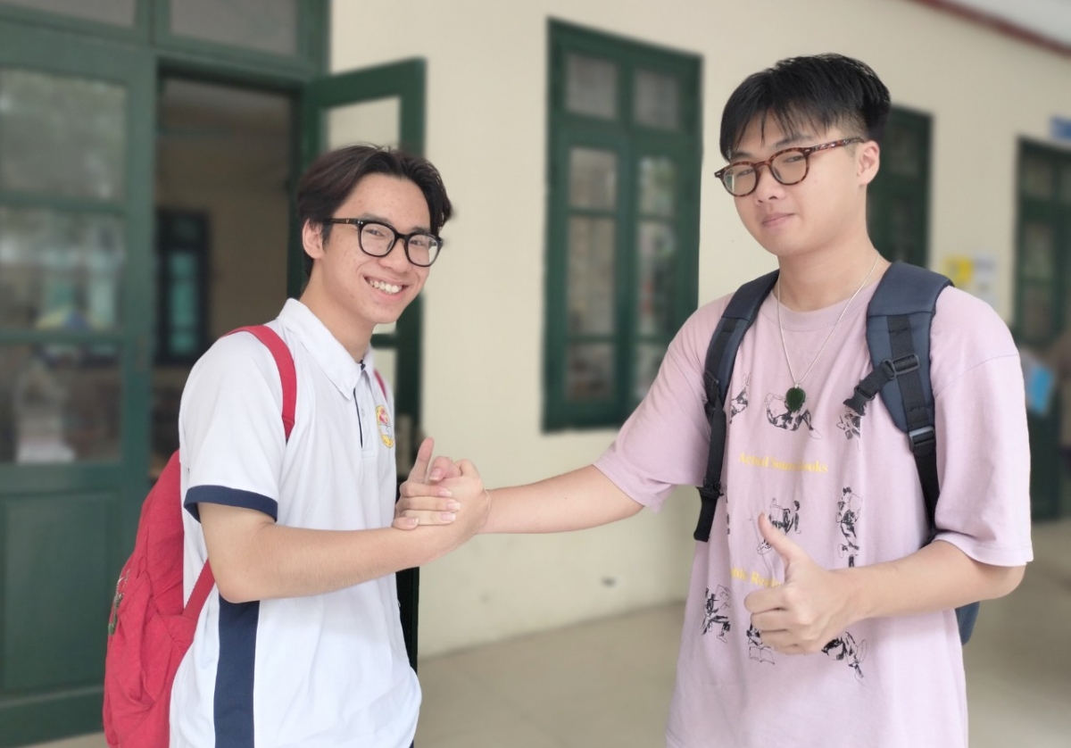 Thí sinh Nguyễn Long Vũ, trường THPT Đoàn Kết (bìa trái)