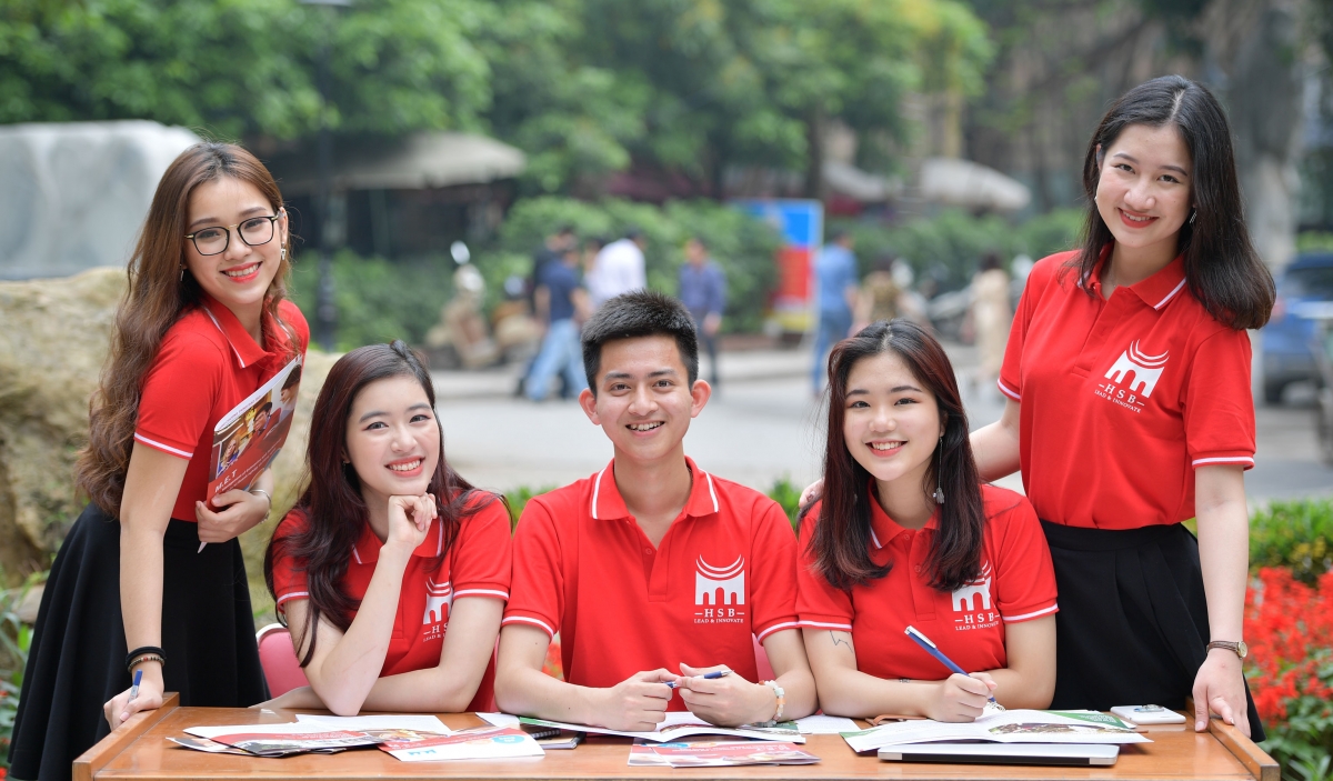 Sinh viên Trường Quản trị và Kinh doanh, Đại học Quốc gia Hà Nội