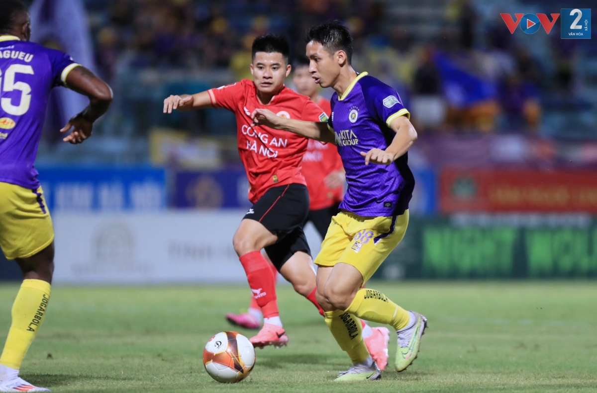 Hùng Dũng ấn định chiến thắng 2-1 cho Hà Nội FC trong sinh nhật lần thứ 18 của CLB