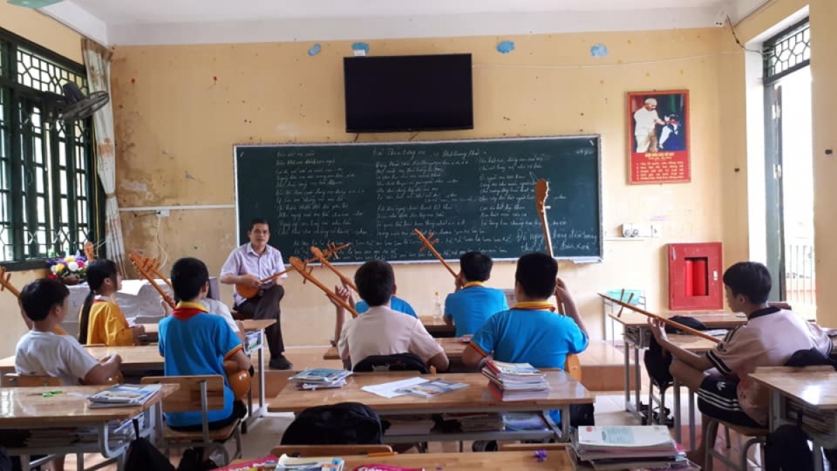 Câu lạc bộ “Hoa hồi xanh” - sân chơi lành mạnh, giúp học sinh có nơi giao lưu sinh hoạt văn hóa...