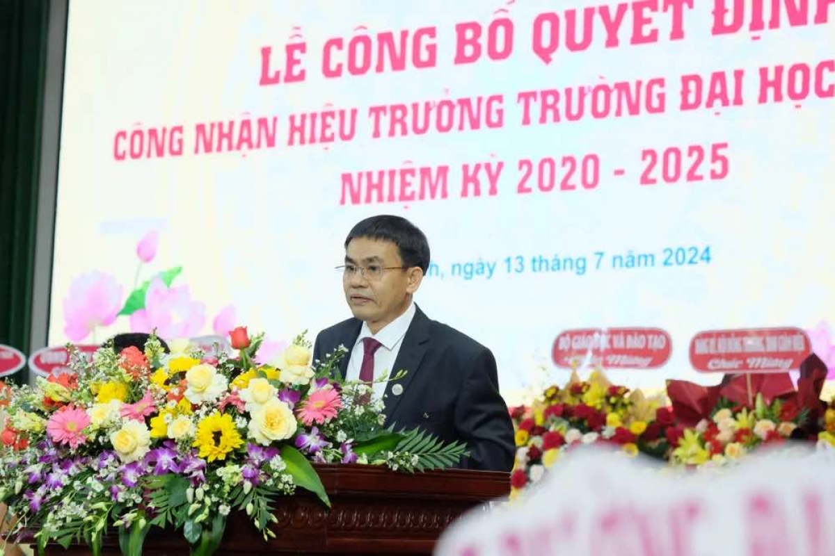 PGS.TS Đoàn Đức Tùng - Tân Hiệu trưởng Trường Đại học Quy Nhơn phát biểu nhận nhiệm vụ.