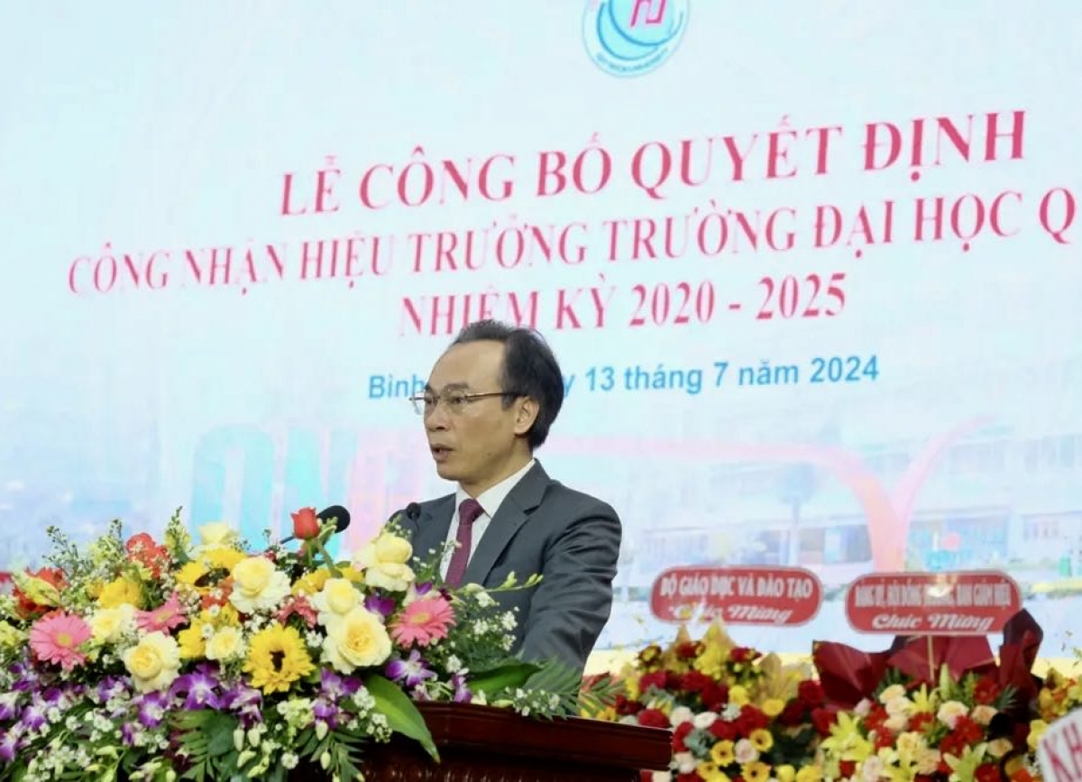 Thứ trưởng Bộ GD&ĐT Hoàng Minh Sơn phát biểu tại Lễ công bố quyết định công nhận Hiệu trưởng Trường Đại học Quy Nhơn.