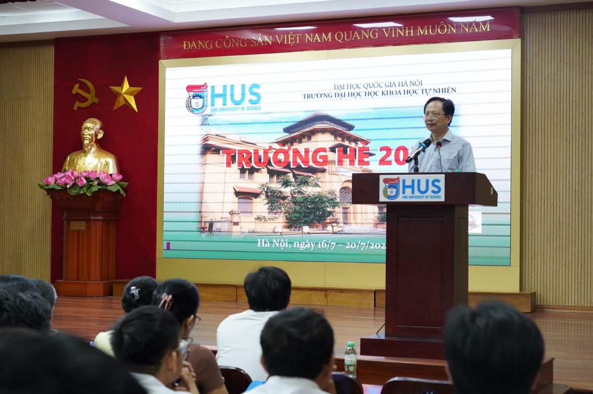 GS.TSKH Vũ Hoàng Linh - Hiệu trưởng trường Đại học KHTN (Đại học Quốc gia Hà Nội) - Chủ tịch Hội Toán học Việt Nam phát biểu