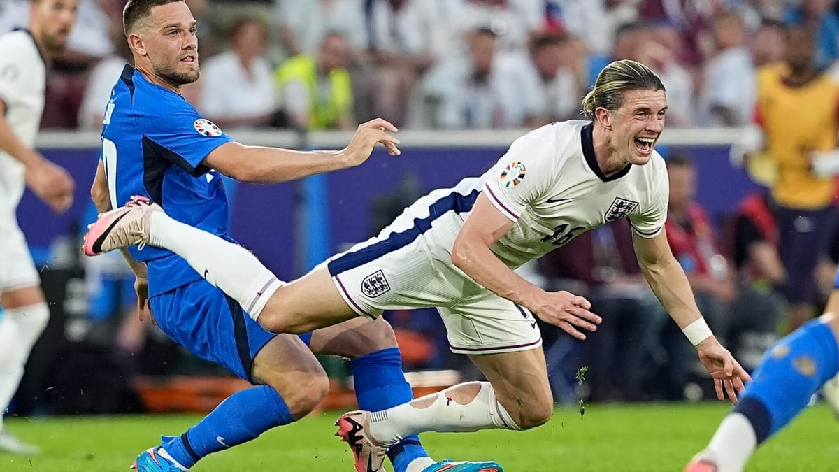 Sự góp mặt của Gallagher ở tuyến giữa bị Southgate hạn chế
(Ảnh: Adam Davy/PA Images via Getty Images)