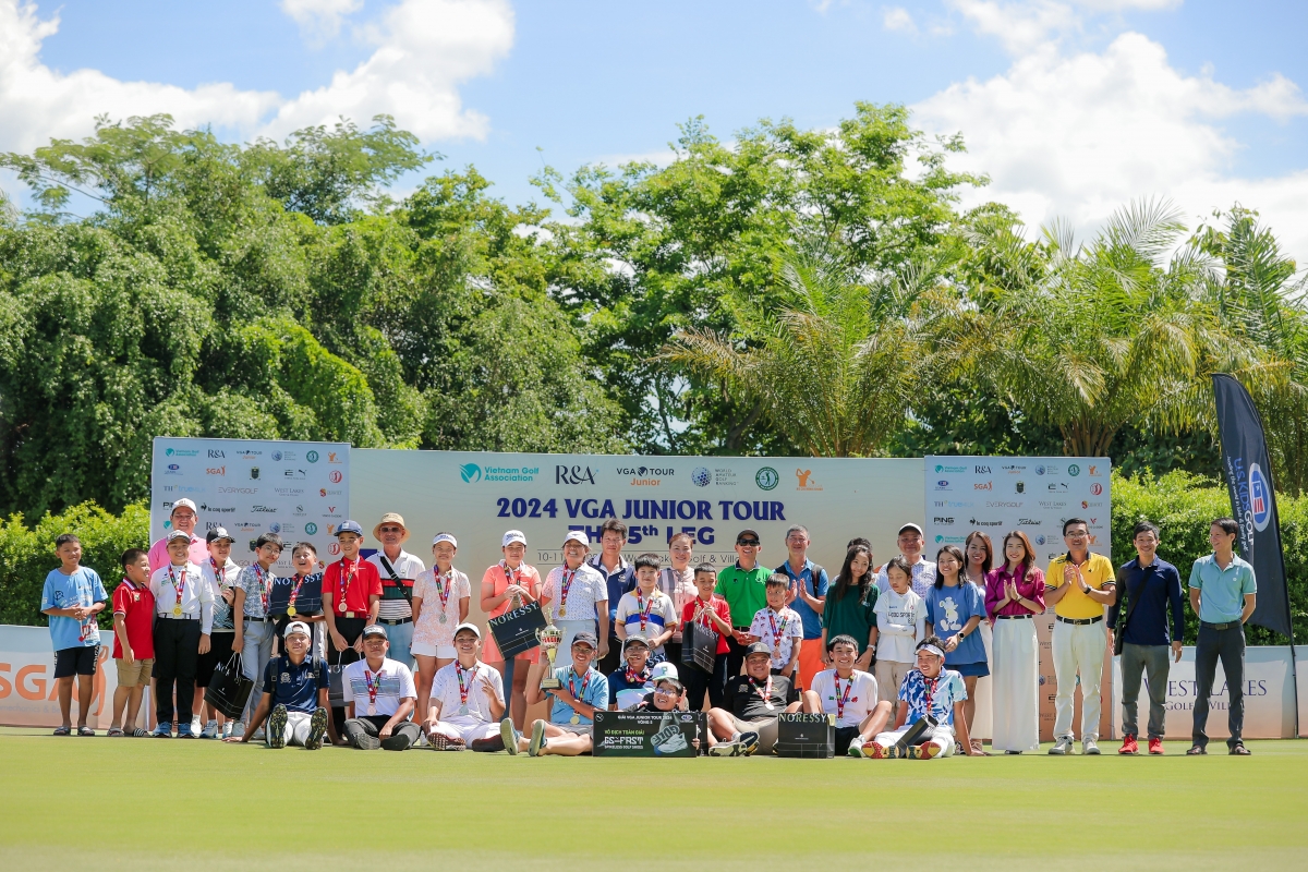 Các golfer nhí tham dự chặng 5 VGA Junior Tour 2024 trên sân West Lakes Golf & Villas