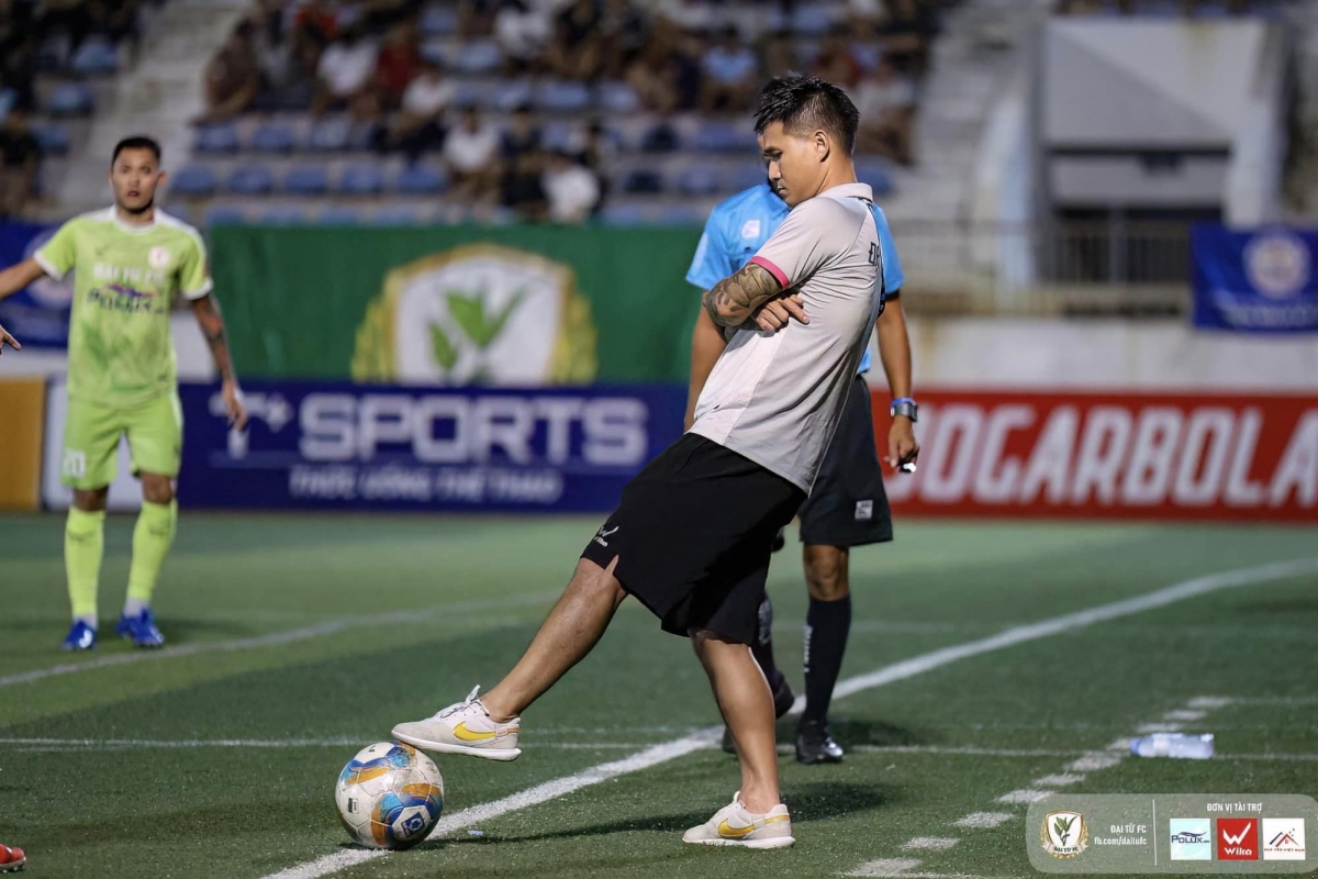 Trợ lý HLV Đại Từ FC - Nguyễn Quốc Long