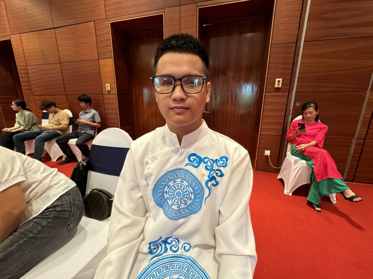 Minh Tú - học sinh lớp 9 trường THCS Nguyễn Đình Chiểu Hà Nội và ước mơ về bộ Sách giáo khoa chữ nổi theo chương trình GDPT 2018