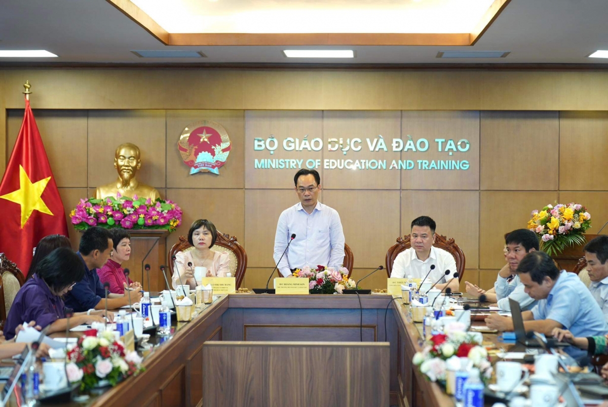 Các đại biểu tham dự cuộc họp báo