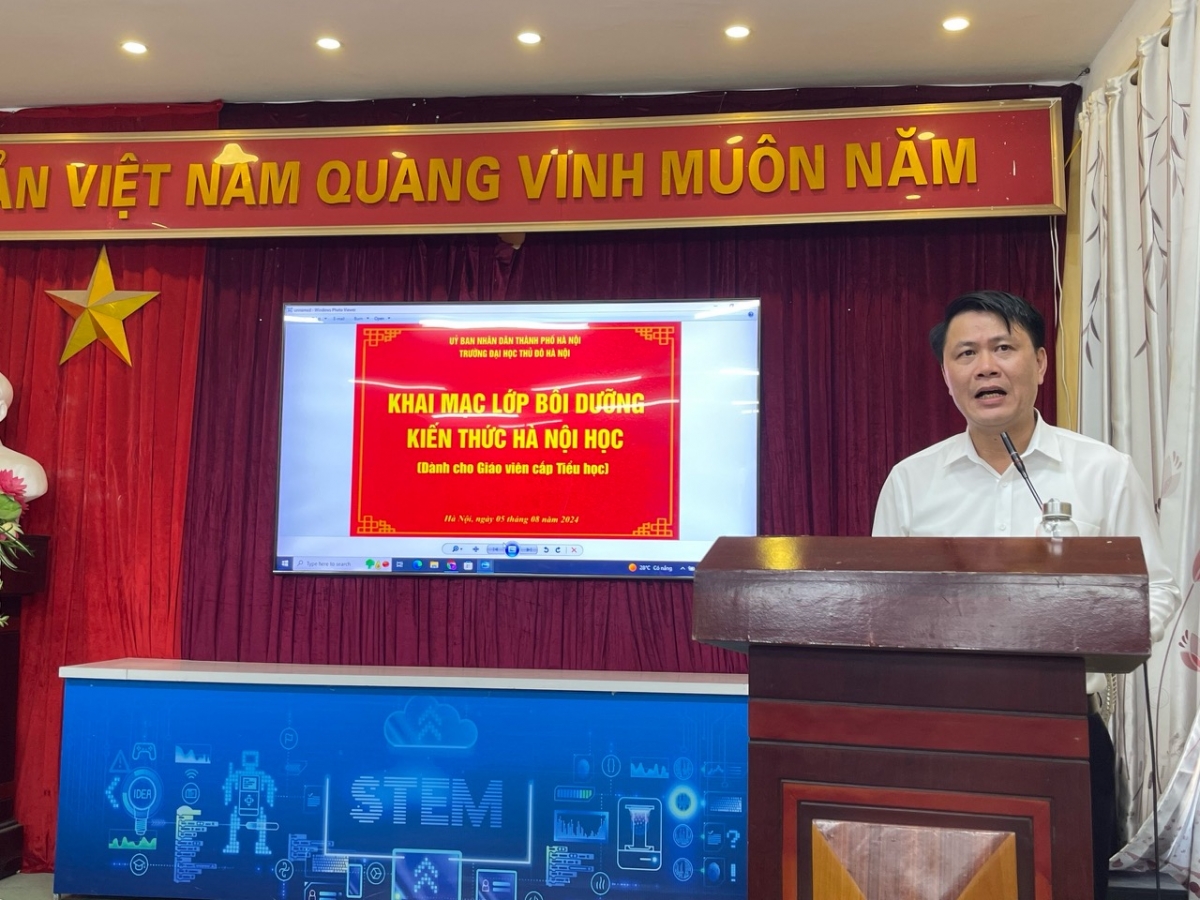 PGS.TS Nguyễn Văn Tuân - Phó Hiệu trưởng Trường ĐH Thủ đô Hà Nội phát biểu khai mạc khóa bồi dưỡng kiến thức Hà Nội học