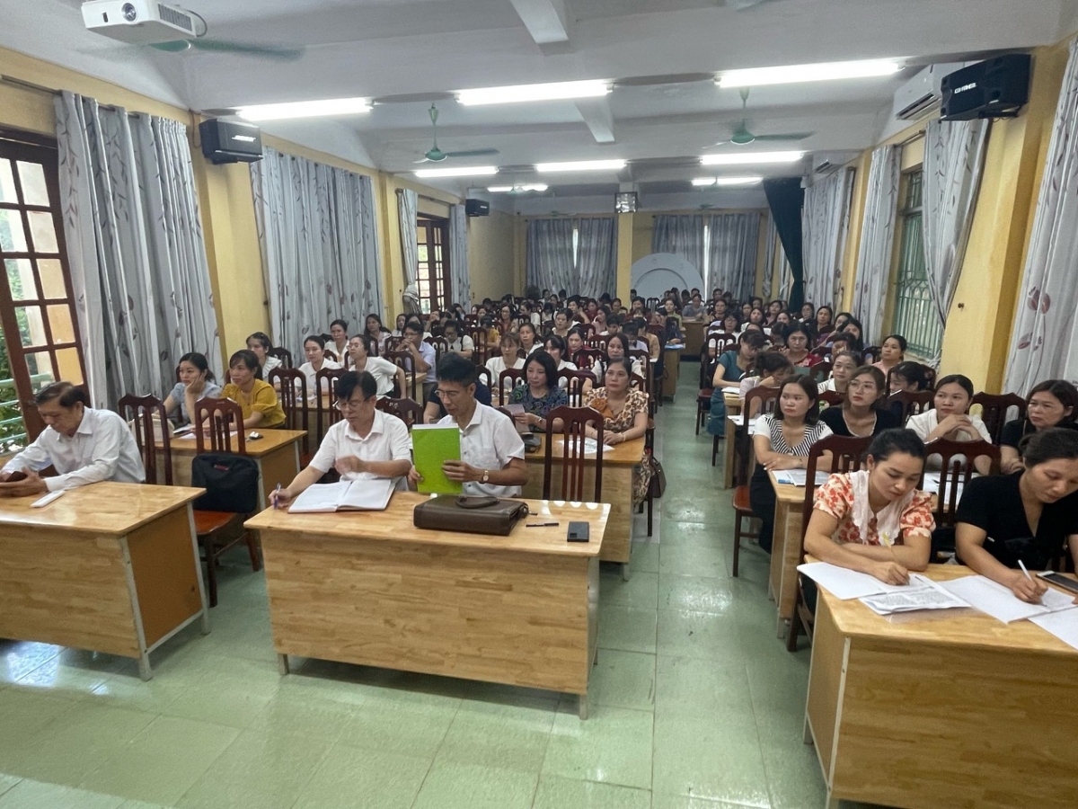 Lớp tập huấn về Hà Nội học tổ chức tại UBND huyện Ứng Hòa cho giáo viên 3 huyện Ứng Hòa, Mỹ Đức, Phú Xuyên