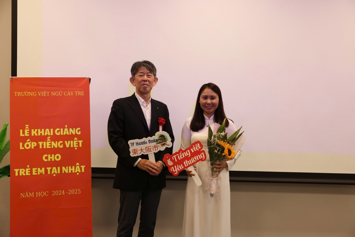 bà Lê Thương, Giám đốc Trung tâm Việt Nam học tại Osaka, Nhật Bản, thành viên hội đồng thi đồng thời giữ vị trí Phó chủ tịch Liên Hiệp Hội người Việt Nam ở Nhật Bản chia sẻ mong mỏi các kì thi đánh giá năng lực tiếng Việt được tổ chức ngay ở Nhật Bản