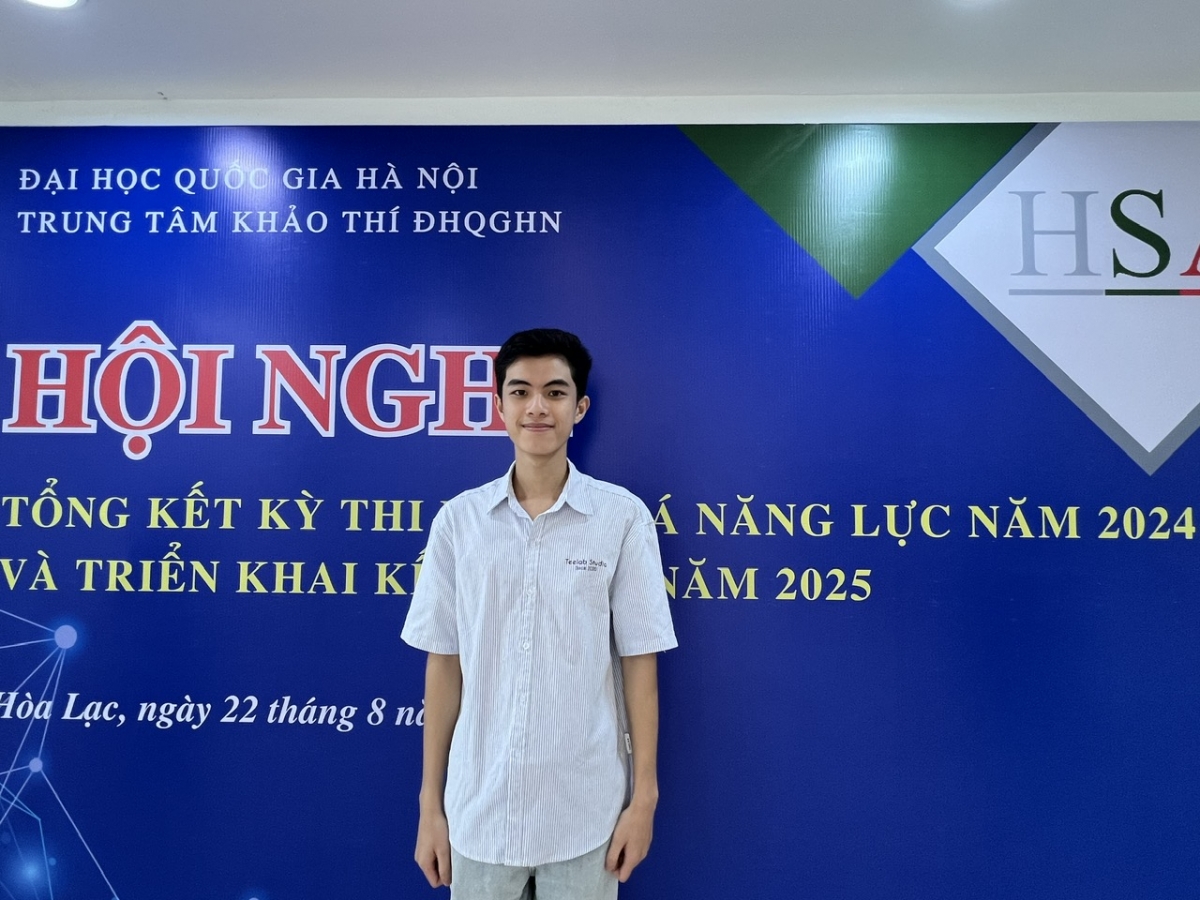 Hoàng Văn Hòa - học sinh trường THPT Vĩnh Chân, huyện Hạ Hòa, tỉnh Phú Thọ, đạt 127/150 điểm trong kỳ thi HSA 2024