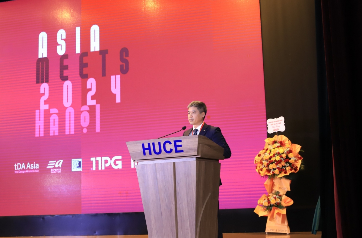 PGS.TS Hoàng Tùng - Hiệu trưởng Trường ĐH Xây dựng Hà Nội phát biểu khai mạc
