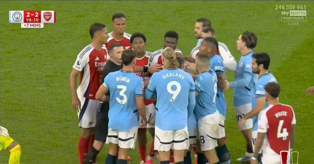 Trận đấu giữa Man City vs Arsenal không chỉ hấp dẫn từ những pha ghi bàn, mà còn cả những diễn biến xung quanh.