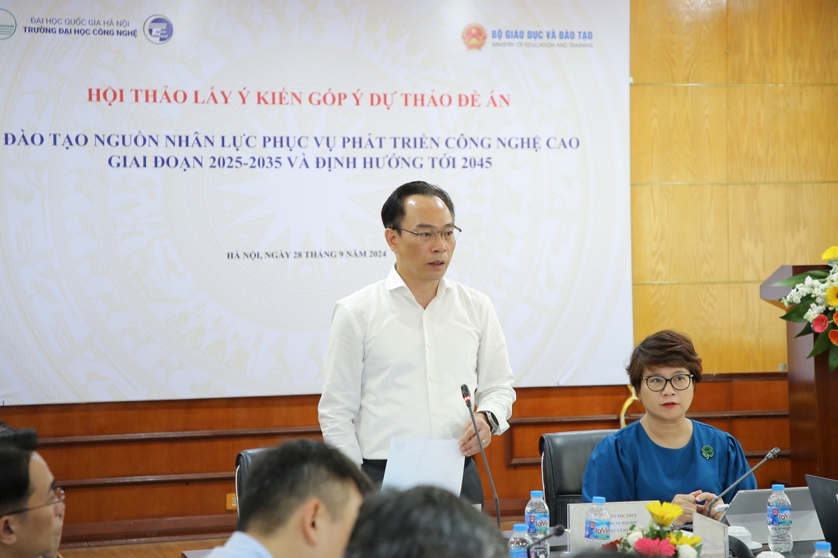 Thứ trưởng Bộ Giáo dục và đào tạo Hoàng Minh Sơn chủ trì Hội thảo