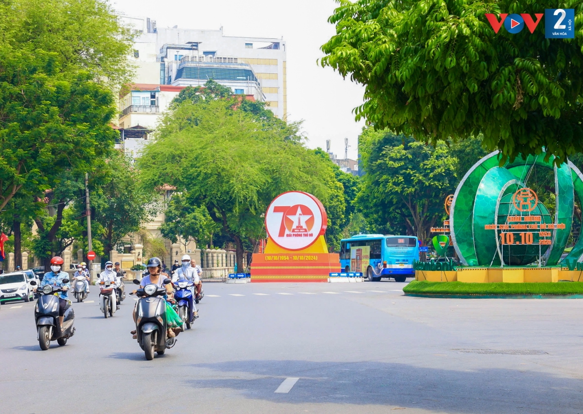 Việc điều chỉnh các hoạt động kỷ niệm 70 năm Ngày Giải phóng Thủ đô trong lúc cả nước đang tập trung hỗ trợ đồng bào bị ảnh hưởng bởi bão lũ là rất kịp thời và cần thiết, xuất phát từ tình nghĩa đồng bào, thể hiện trách nhiệm của Thủ đô và tinh thần “Hà Nội vì cả nước, cùng cả nước.”