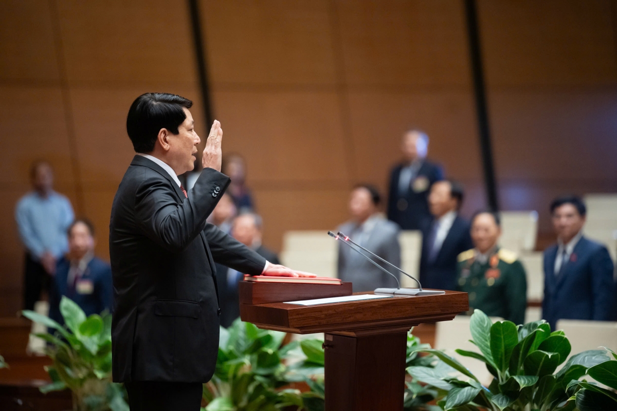Chủ tịch nước Cộng hòa xã hội chủ nghĩa Việt Nam Lương Cường tuyên thệ
