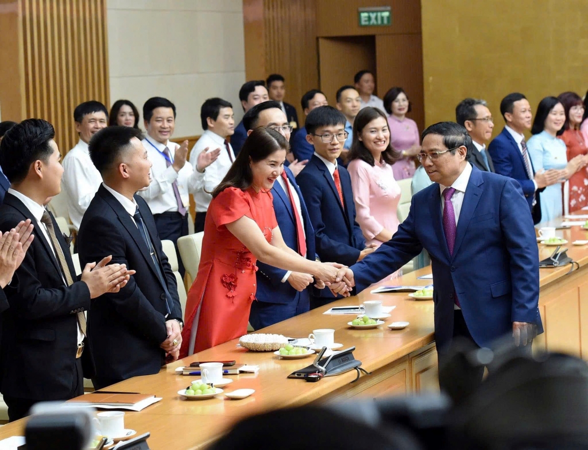 Cô Hoàng Thị Thùy Dương vinh dự được tiếp kiến Thủ tướng Phạm Minh Chính tại cuộc gặp mặt đại diện các nhà giáo tiêu biểu, nhân kỷ niệm Ngày Nhà giáo Việt Nam 20/11