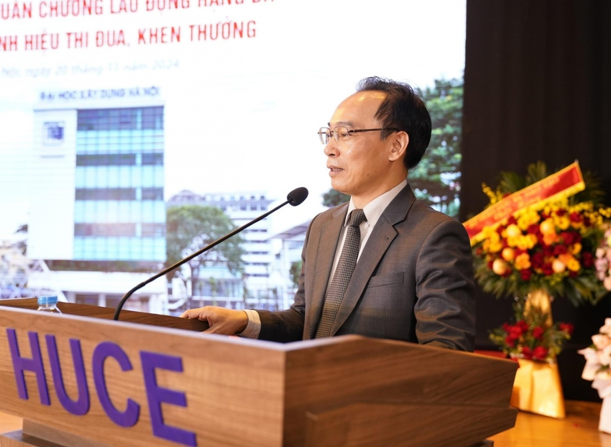 Thứ trưởng Bộ Giáo dục và đào tạo Hoàng Minh Sơn phát biểu
