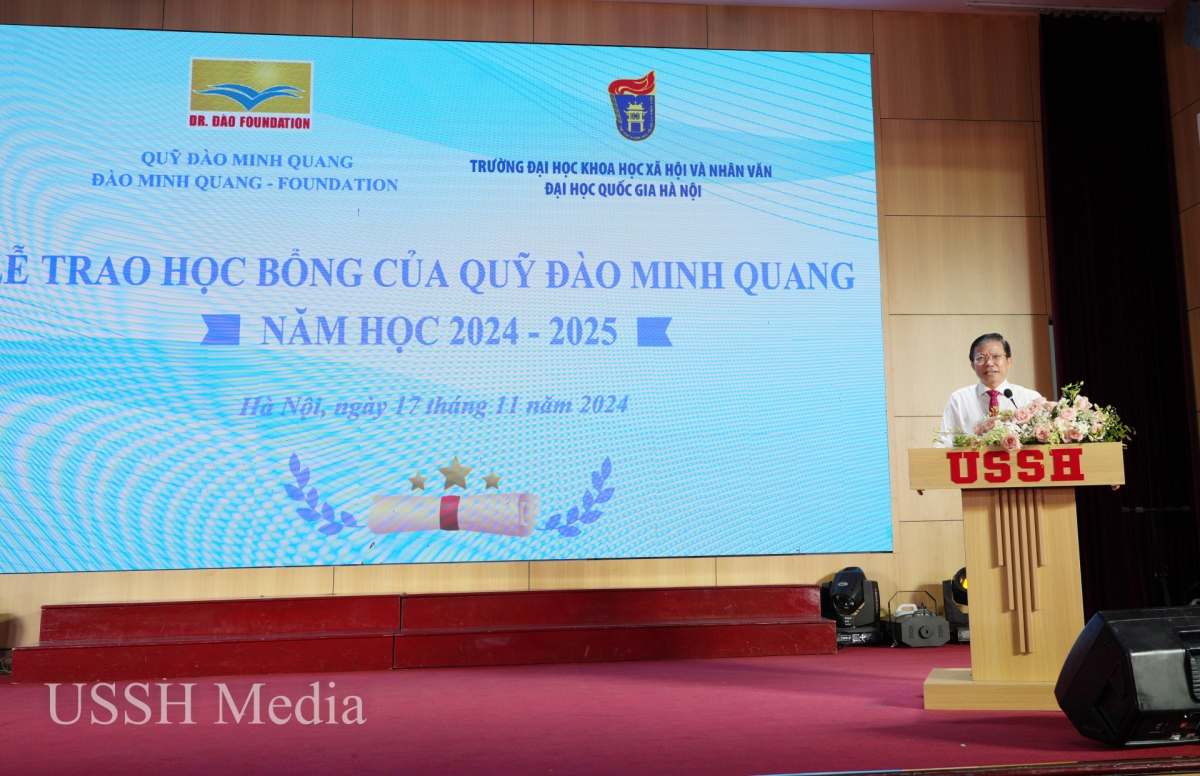 GS.TS Hoàng Anh Tuấn - Hiệu trưởng Trường Đại học KHXH&NV (ĐHQGHN) phát biểu tại Lễ trao học bổng Đào Minh Quang