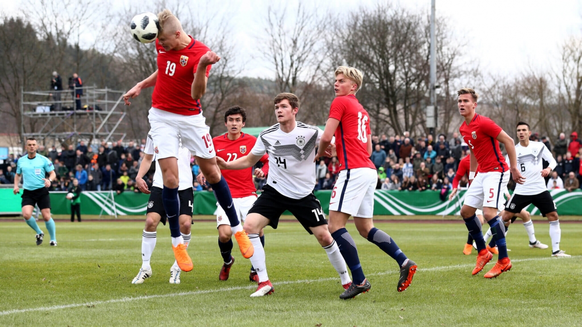 Những màn trình diễn của Erling Haaland cho đội U19 Na Uy đã khiến Brian McDermott hào hứng khi ông làm việc cho Arsenal.