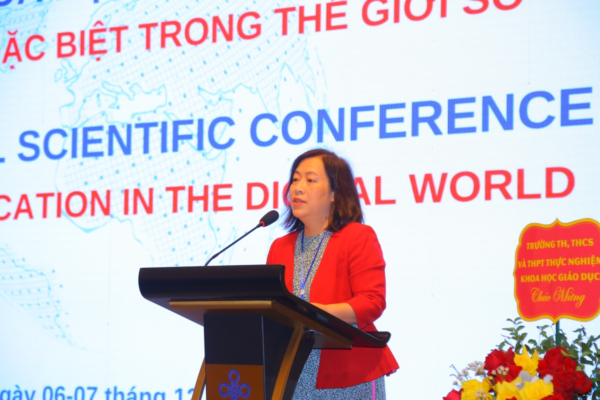TS Nguyễn Thị Kim Hoa - Giám đốc TTGDDBQG phát biểu