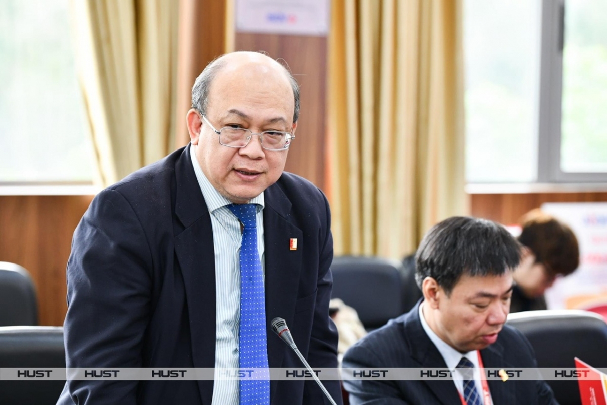 PGS. Huỳnh Quyết Thắng, Giám đốc Đại học Bách khoa Hà Nội phát biểu tại buổi lễ ngày 9/12. Ảnh: Duy Thành